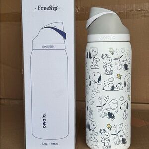 Owala Snoopy Water Bottle with Gray Lid